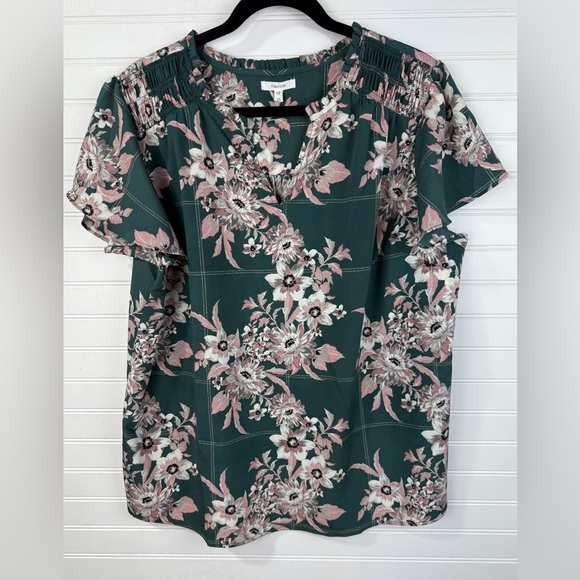 Maurices Tops - Maurices women’s Green & Pink Floral v-neck flutter sleeve blouse. Size 1X.